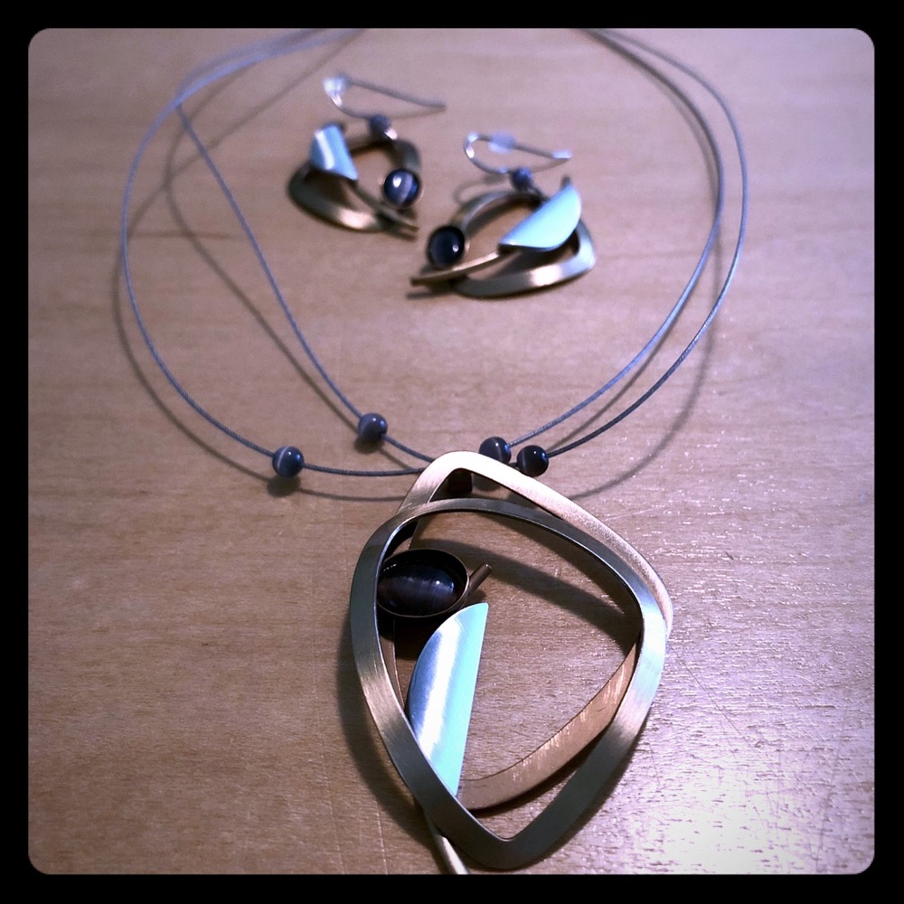 Wire necklace and earrings set